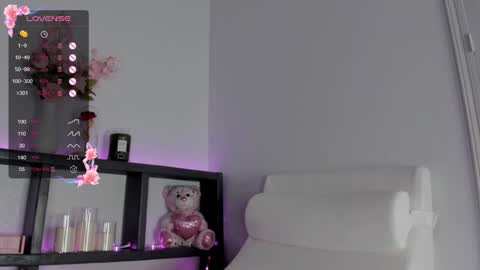 Estee online show from March 12, 6:00 pm