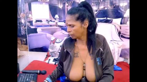 sexyva4u2luv online show from June 17, 8:30 am