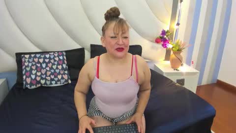 Snapshot of sexyymommy1 chatting on October 21, 12:10 pm Mary online show from October 21, 12:10 pm