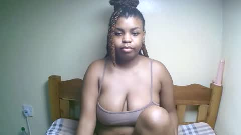 sexyyred_ online show from April 28, 4:06 am