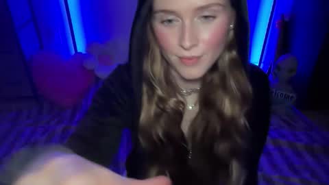 shadebabe online show from May 3, 7:47 am