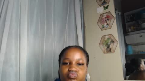 Snapshot of shakkiecam chatting on October 2, 7:23 pm Shaky online show from October 2, 7:23 pm