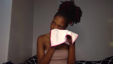 Snapshot of shania_sleigh chatting on January 24, 7:28 pm shania_sleigh online show from January 24, 7:28 pm