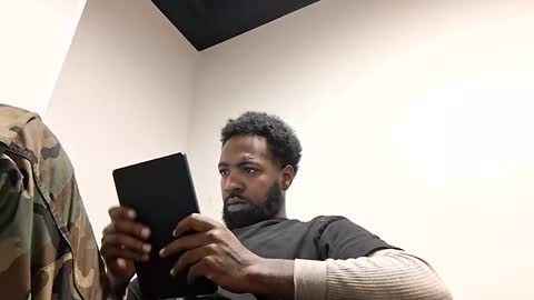 shann0n3 online show from December 15, 1:23 am