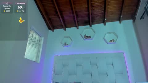 Shana online show from November 18, 3:04 pm