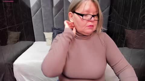 Shannon online show from February 12, 7:45 pm