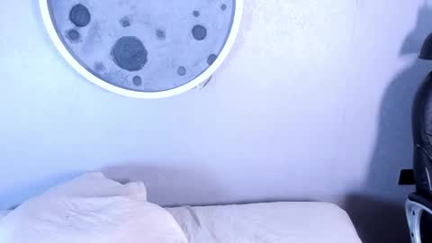 Shanntal  online show from November 20, 9:01 pm