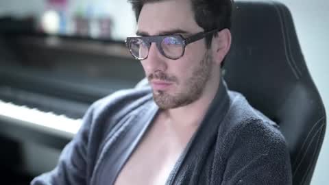 frenchy boy online show from December 20, 9:05 am