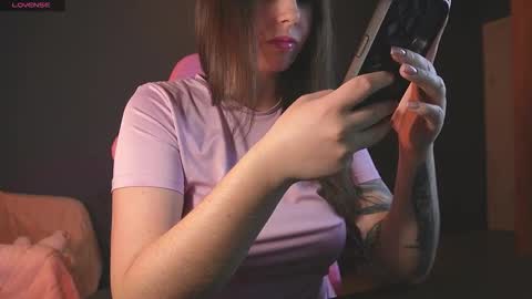 Snapshot of sharkgirl_ chatting on September 28, 3:32 pm Miley online show from September 28, 3:32 pm