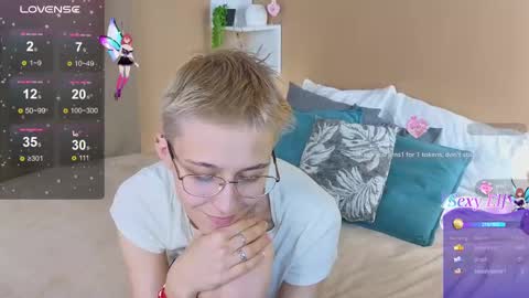 Snapshot of sharli_rose chatting on February 19, 6:54 pm Sharli online show from February 19, 6:54 pm