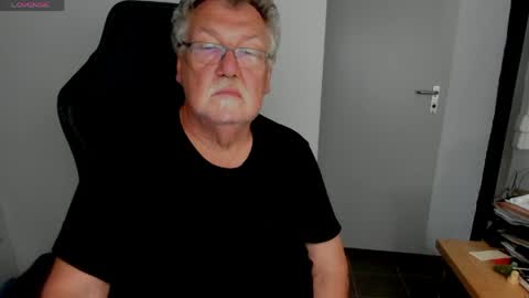 sharlots_pet online show from May 24, 1:17 pm
