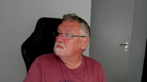 sharlots_pet online show from April 24, 5:15 pm