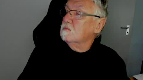 sharlots_pet online show from May 12, 10:35 am