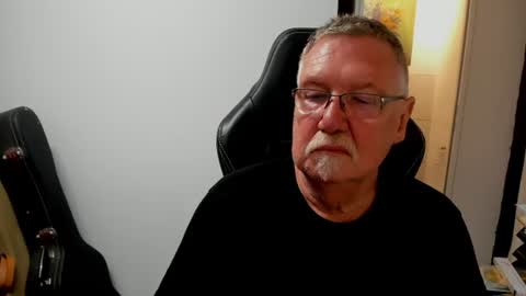 sharlots_pet online show from August 1, 8:38 am
