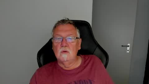 sharlots_pet online show from April 23, 10:56 am