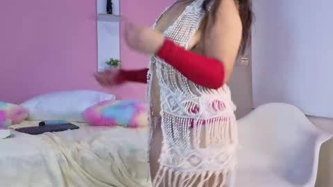 sharlott_g22 online show from May 5, 10:48 pm