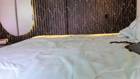 SHARON TAYLOR online show from November 13, 11:40 pm