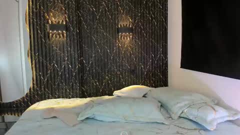 SHARON TAYLOR online show from November 5, 8:33 pm