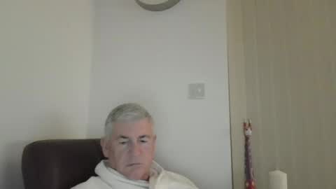 she52 online show from April 18, 9:48 pm