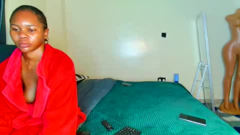 shee13 online show from December 14, 7:47 am