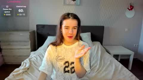 ShelyMoon online show from October 6, 12:23 pm