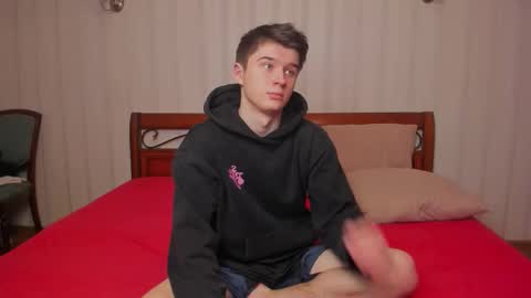 Max online show from December 15, 4:30 am