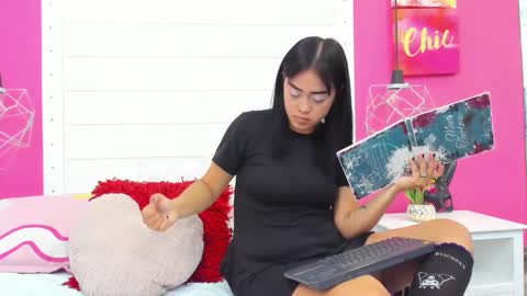 Alli  online show from January 9, 3:15 am