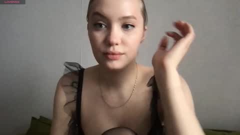 shiny_bunny1 online show from March 13, 8:39 am