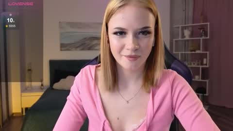 shinyluna online show from November 10, 1:25 pm