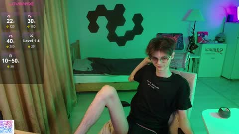 shiromy_ online show from May 12, 9:35 pm