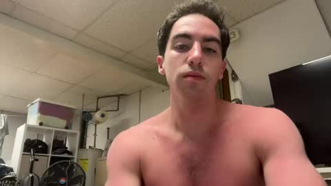 shirtlesshunk15 online show from June 16, 8:35 pm