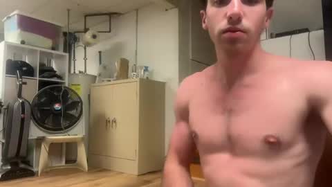 shirtlesshunk15 online show from June 17, 10:37 pm