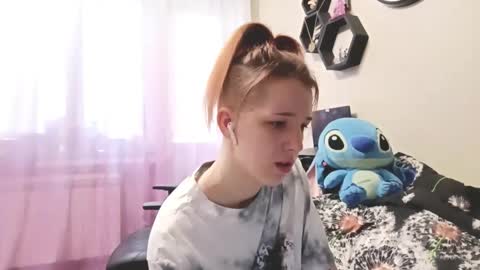 Mia online show from November 24, 9:19 am