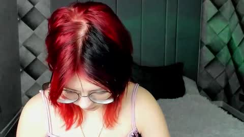 shy_elina01 online show from December 14, 10:43 am