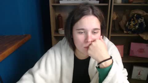 shy_lil online show from September 29, 9:52 am