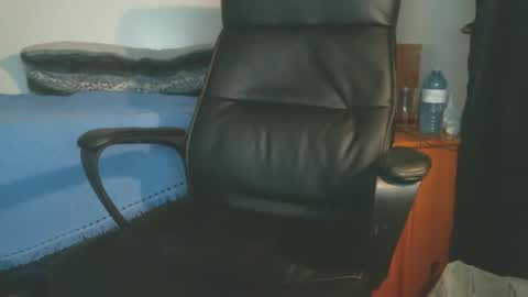 shyboyhugecum2020 online show from April 28, 3:22 am