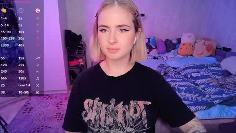 Snapshot of shyfoxxxy chatting on February 8, 4:36 pm Effie online show from February 8, 4:36 pm