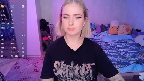 Snapshot of shyfoxxxy chatting on February 8, 7:49 pm Effie online show from February 8, 7:49 pm