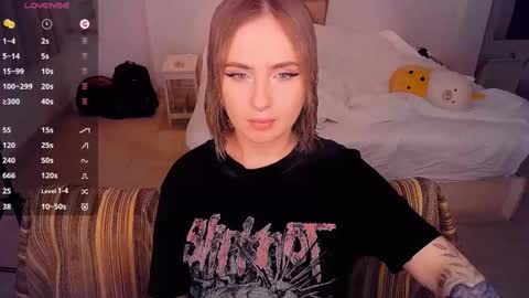 Snapshot of shyfoxxxy chatting on March 2, 10:27 pm Effie online show from March 2, 10:27 pm