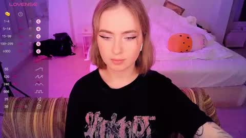 Snapshot of shyfoxxxy chatting on March 6, 11:03 am Effie online show from March 6, 11:03 am