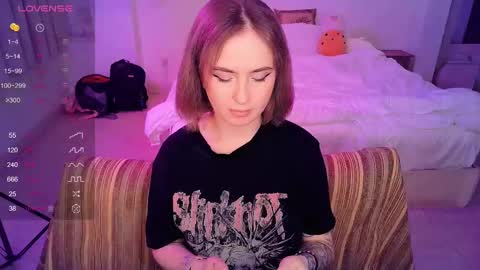 Snapshot of shyfoxxxy chatting on February 23, 1:42 pm Effie online show from February 23, 1:42 pm