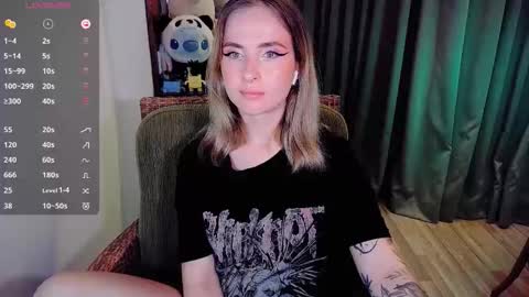 Snapshot of shyfoxxxy chatting on September 10, 3:24 pm Effie online show from September 10, 3:24 pm