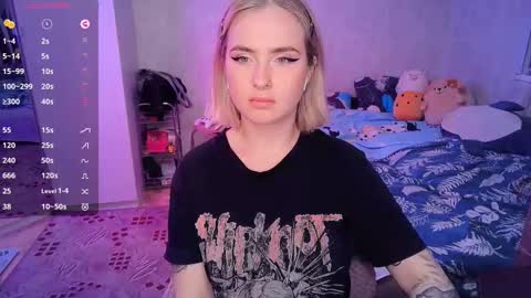 Snapshot of shyfoxxxy chatting on February 16, 4:42 pm Effie online show from February 16, 4:42 pm