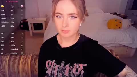 Snapshot of shyfoxxxy chatting on March 3, 12:39 pm Effie online show from March 3, 12:39 pm