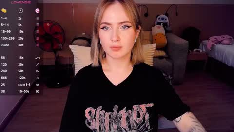 Snapshot of shyfoxxxy chatting on March 12, 6:53 pm Effie online show from March 12, 6:53 pm