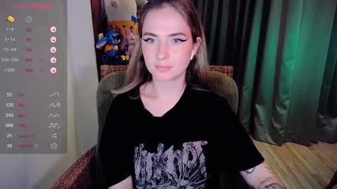 Snapshot of shyfoxxxy chatting on September 23, 12:10 pm Effie online show from September 23, 12:10 pm