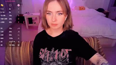 Snapshot of shyfoxxxy chatting on March 4, 3:48 pm Effie online show from March 4, 3:48 pm