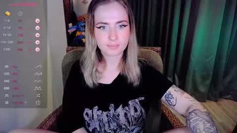 Snapshot of shyfoxxxy chatting on October 16, 2:28 pm Effie online show from October 16, 2:28 pm