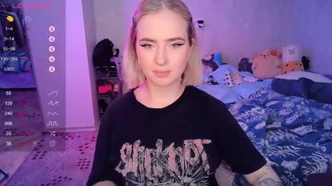 Snapshot of shyfoxxxy chatting on February 9, 7:52 pm Effie online show from February 9, 7:52 pm