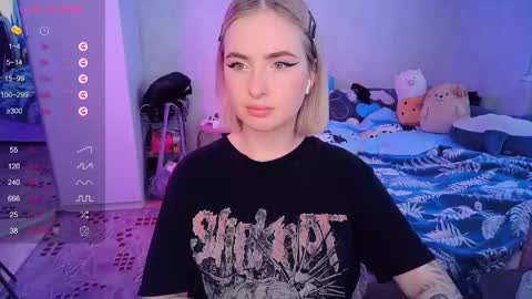 Snapshot of shyfoxxxy chatting on February 14, 9:56 am Effie online show from February 14, 9:56 am